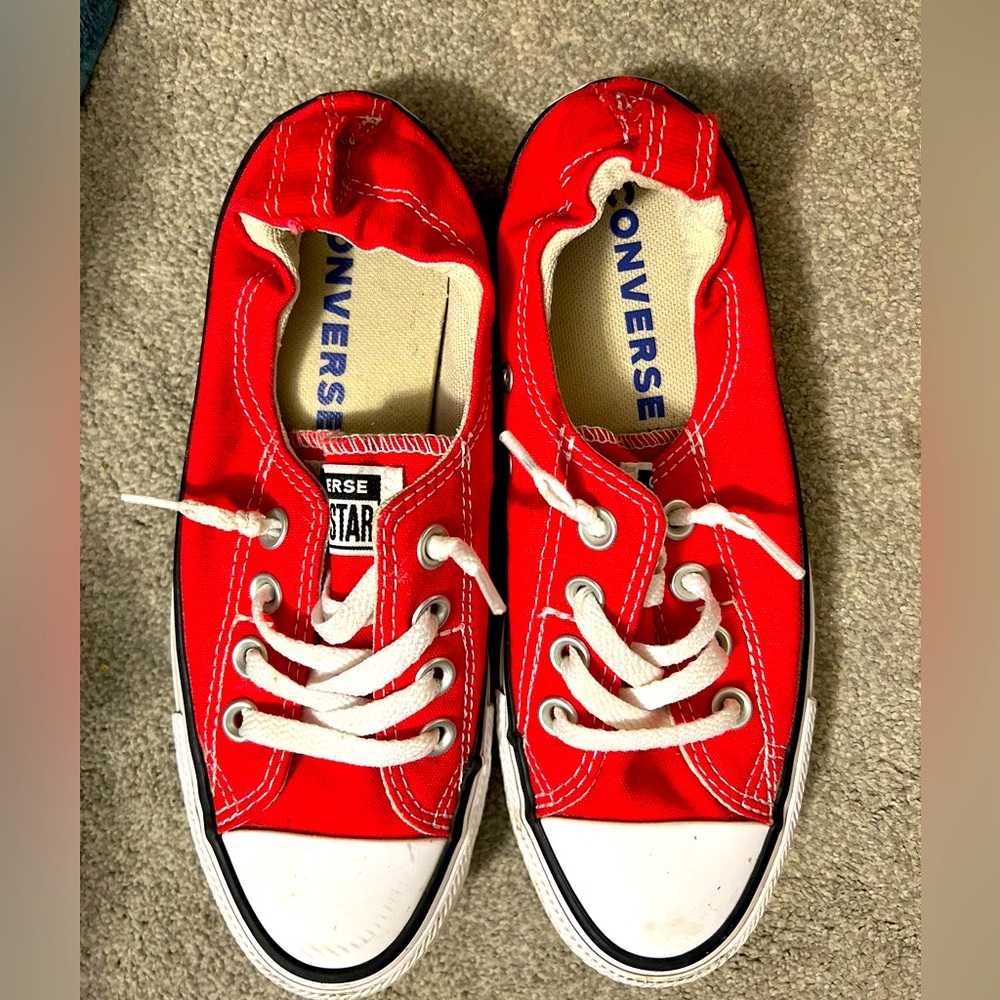 Size 6 low top converse! Wore one time!